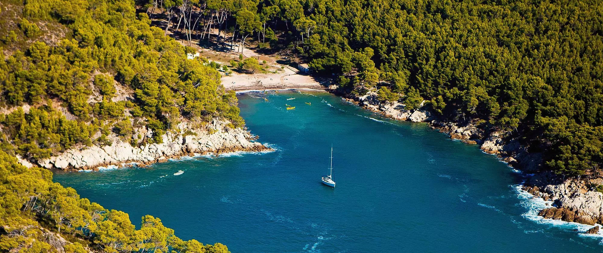 Vue de drone de la calanque de Port d'Alon de Saint-Cyr-sur-Mer