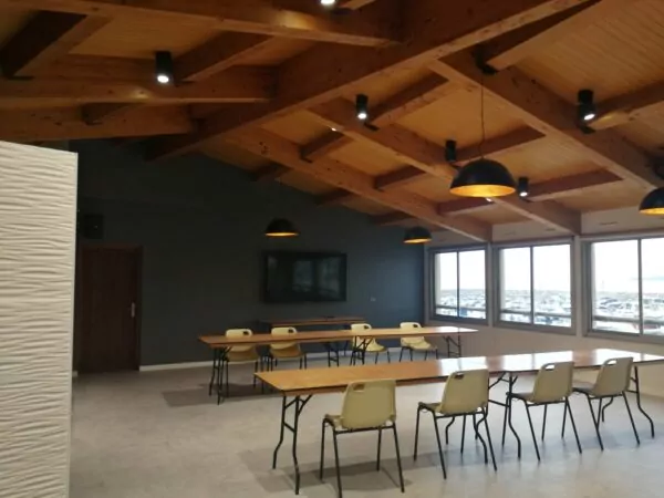 salle municipale de la Madrague face à la mer